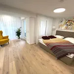 Exclusive Wohunung Direkt Am Rhein 1.5 Km Von Der Messe Apartment